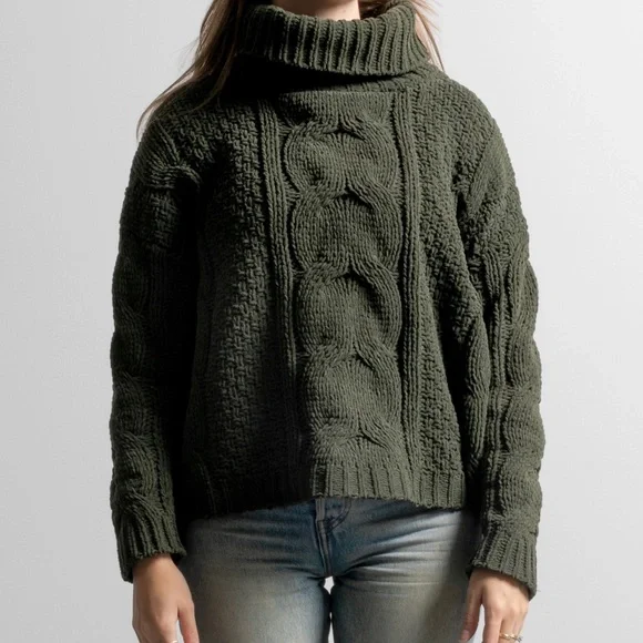 Emerald Chenille Cable Knit Turtleneck - Picture 2 of 4